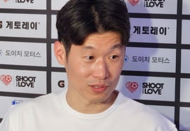 «В коленях все в порядке» Тэклет Пак Джи Сона → Я ответил сам «Я думаю, что брат Бён Гын шутит... Улыбаясь, извинился." [Месторождение Сувона]