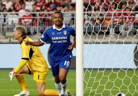 [Photo] Suwon Samsung Legend 'San Toss' Celebrates Early Goal