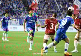 [相片儿] "用脚尖踢球"宋钟国