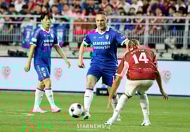 [Photo] "I Missed You" Dennis