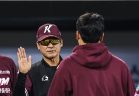 Huấn luyện viên Seol Jong Jin bày tỏ tình cảm chân thành với huấn luyện viên Kim Kium sau 5 trận thua liên tiếp → Cảm ơn các bạn đã ủng hộ tôi