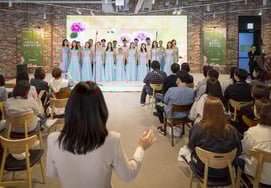 コウェイ・ムルビッ合唱団、障がい者の日に合わせてランチコンサートを開催