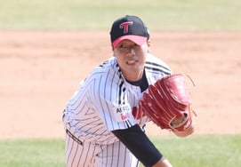 "Moon Dong-ju Possesses Destructive Power": LG's 6th-Round Right-Hander Praised by Yeom Kyung-yeop, 1.35 ERA in Futures League... Scouts Wonder: Starter or Reliever?