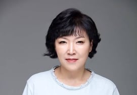 Покойный Ку Бон Им умер в возрасте 50 лет во время борьбы с раком неиндо.Сегодня (21-й день) 7-й цикл