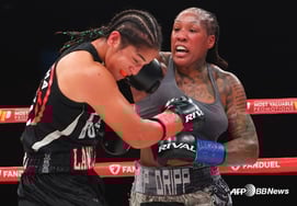 Nữ vô địch quyền anh "mất ý thức và bị chảy máu não", bi kịch sau thất bại tàn khốc KO... "Tại sao trọng tài không nhanh chóng ngăn cản?"