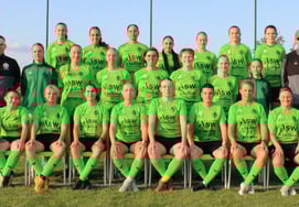 男 Trọng tài tung nắm đấm bay vào mặt cầu thủ nữ và bất ngờ xuất hiện trong giới bóng đá... Trọng tài nói: "Ngược lại quần tôi bị tuột ra rồi." sự chối cãi