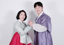 'Xinh quá'Kim Young Hee chia sẻ câu chuyện tình yêu cùng Yoon Seung Yeol nhỏ hơn 10 tuổi [Thôi đừng làm nữa]