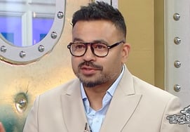 48-летняя Lucky, открыла рот естественной беременной дочери.Даже в антивоенной истории из "Эпохи диких людей" [чел.]