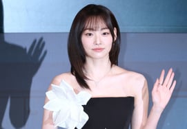 康美娜"与众不同的美貌" [★照片]