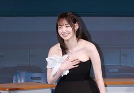 康美娜 '颤抖的脚步' [★照片]