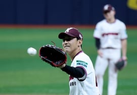 「アクア初のSV」日本ユートが率直に告白「最高の打者パク・ミンウが最後のフォークボールを打ち返すとき、眩暈がする」