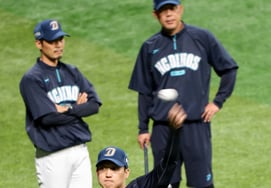 [Photo] "Stretching in the outfield" NC Koo Chang-mo