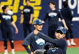 [Chụp ảnh] Khởi động cơ thể cũng thật năng động Goo Chang Mo của NC."