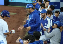[フォト] カン・ミンホ「フラド、表情管理がわからないのか」