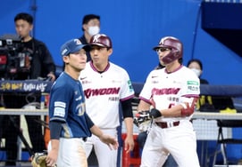 [フォト] 「7回裏、2-1リードを奪う二塁打」イム・ジヨル