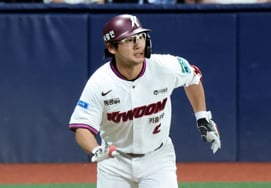 [Фото] Лим Джи Ёль 'Двойной удар 2-1 в конце 7-го иннинга'