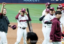 [相片儿] 薛钟镇导演:"2-1胜利，真让人紧张"