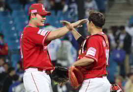 [Photo] Jeon Young-jun clears extended mission