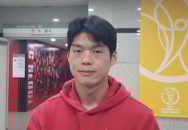 「骨は折れていないのに、なぜ休むのですか？」「担架で運ばれたチェ・ジュン、ソウルの先頭を守った『鋼の肋骨』…」 「休むより走る方がいい」 [サンアム現場]