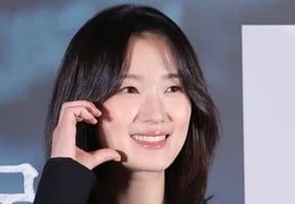 Tên của Kim Hye Yoon có nghĩa là người 囚..Salmokji. Trivia rất đáng sợ."