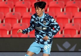 Lampard hoan hô nhưng không có Yang Min Hyuk."' Dù giành chức vô địch sau 58 năm nhưng vẫn không có danh sách 13G liên tiếp... "Đó có phải là lựa chọn cho thuê sai không?"