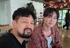 Какая комбинация? '28 Сун-джа♥' Мистер Ким, 30 квитанций и два снимка "Толкать внешний вид" [человек.]