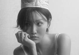 华莎，追加3个广告合同合作邀请依然如故