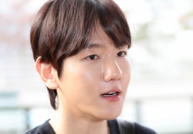 Baekhyun's move to G-Dragon's agency was not true.. Galaxy side dismisses as "baseless" [Official]