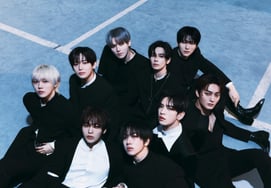 Bầu không khí không thực tế chút nào.CRAVITY thể hiện concept trái ngược trong 'Lady Fine'