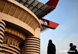 70 cầu thủ bóng đá từ các đội bóng uy tín 伊, tiệc mại dâm 'bắc'…. hít phải khí gas gây cười khi không thể đến được 'WC'