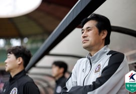 "蔚山战平"的柳炳勋教练长叹了一口气，"球员们没有不足之处……" [安阳县长]