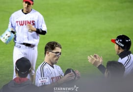 "Боже мой, это 300 миллионов иностранцев" LG Уэллс, доминирует в 8 подачах с 84 подачами... Ханва крепко связал 1 удар и выиграл 3-0 '2 подряд' [Обзор сайта Джамсиль]