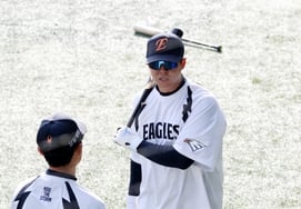 [相片儿] "与第一军团同行"卢时焕进行击球训练，准备登记