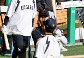 [相片儿] "与第一军团同行"卢时焕，观看训练的月亮教练