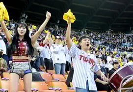 [Chụp ảnh] 'Em đang cổ vũ cho anh, em thấy một cú homerun'' sự chuyển nhượng