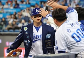 [Chụp ảnh] Park Seung Gyu: 'Hôm nay cũng mặc đồ dự tiệc rapak'