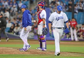 Kim Jae Yoon lại thua ngược dòng trong phim 'Ngày hôm trước, ném bóng quá sức' → Samsung lại thua ngược dòng 'Nguy hiểm' [Cảnh bóng chày hôm qua]