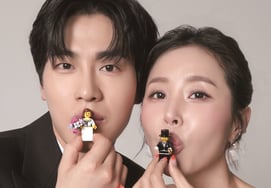 "5月2日结婚"申智♥文媛，甜蜜的画报"缺点假装没看到...妻子会更加看重优点。"