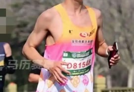 'Is it a woman?' Outrage erupts → Male athlete substitutes for female marathon winner in 'shameless scheme'... 'Only to earn 210,000 won'