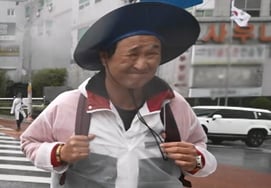 具成焕，依然想念《花儿》..风雨中倒下也亲吻"手镯" [罗洪山]