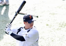 "Потому что Ханва является 4-м нападающим" Ким Кён Мун Пё "Бейсбол веры" и "Удар 0,145", он начал игру с 4-м номером на третьей базе. [Место проведения Тэджона]