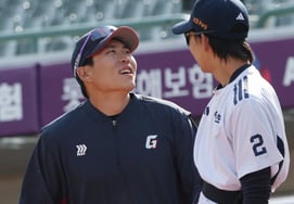 [フォト] チョ・ドンガンコーチ「ミンソクが大きくなったね」