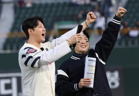 [フォト] カン・ソルミン「春は弱いが、秋の野球に行く」