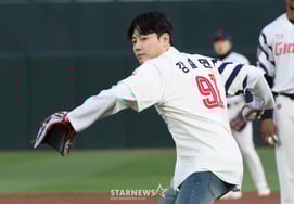 [フォト] トロット皇帝・カン・ソルミン、トルネード投球