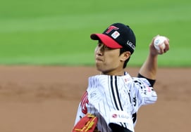 [Фото] "Хорошее начало!' Стартовый питчер LG Ли Чон Ён