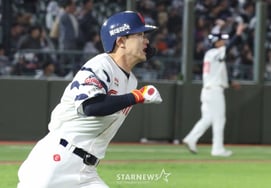 [Chụp ảnh] Yoo Hoo Hoo chạy về gôn 2