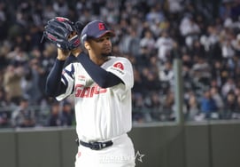 [相片儿] 罗德里格斯:"为出色的防守队员鼓掌"