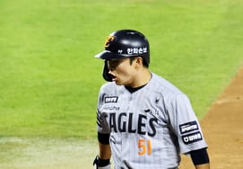 [Chụp ảnh] Đầu hiệp 5, Moon Hyun Bin solo home run
