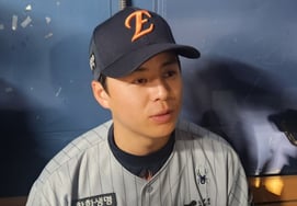 在达尔主教练的信任下，"64打席后落空"，卢时焕华丽复出，"甚至想过不好的事情，但怀着愉快的心情做了"