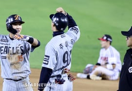 [Chụp ảnh] Đầu hiệp 6, Hwang Young Muk ghi được 2 điểm với cách biệt 4 điểm